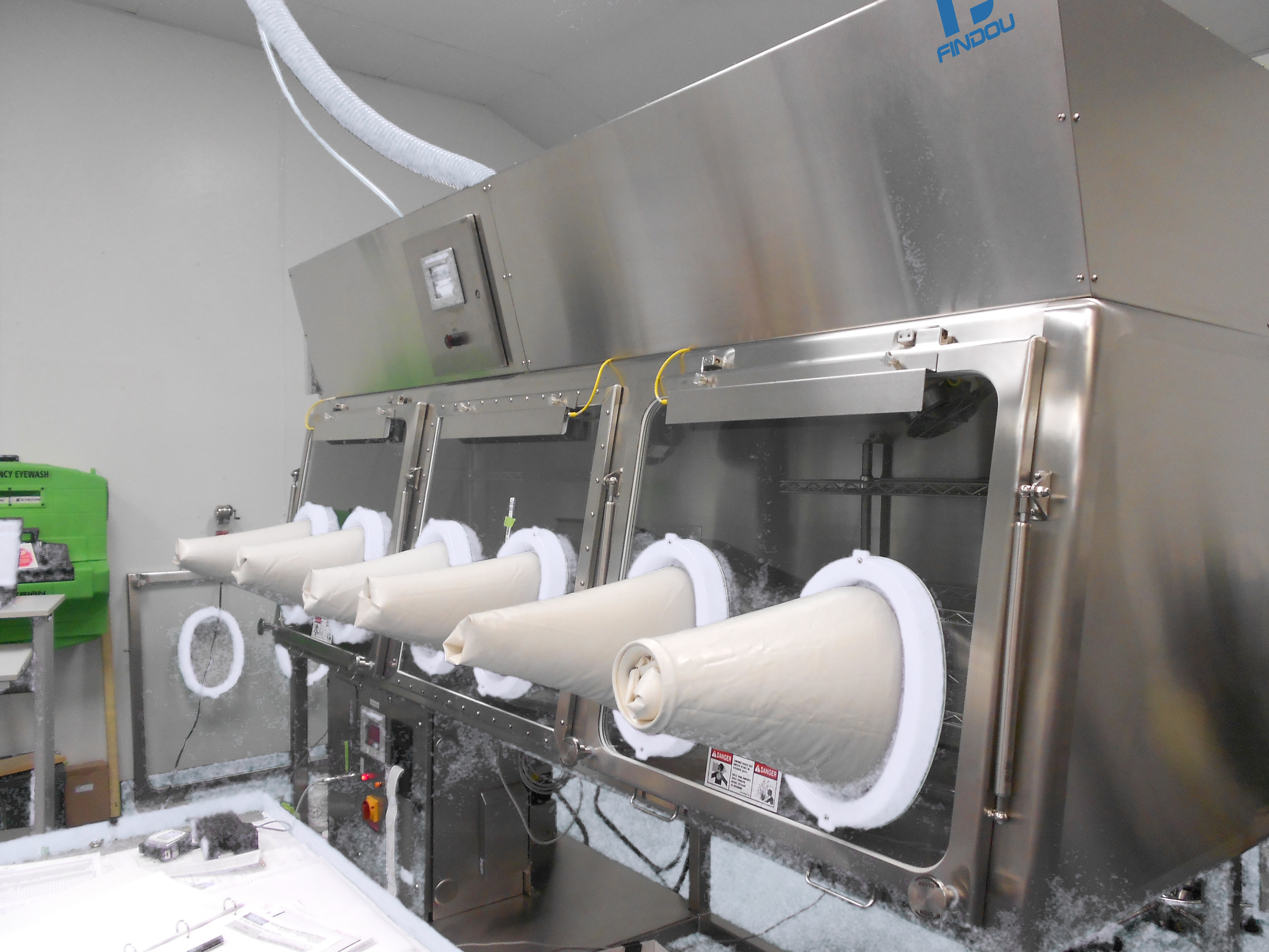 负压称量隔离器